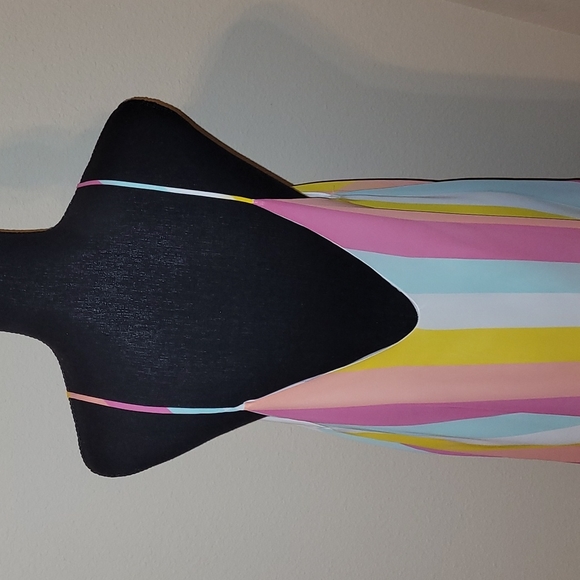 💕❌️SOLD❌️NWT Beautiful Flowy Rainbow Maxi Dress - Size L💕 - Picture 9 of 12